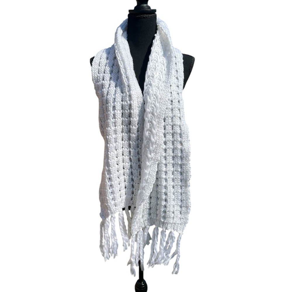 Women’s knitted around the neck, white scarf. Comfy and cozy OS. - Picture 5 of 5